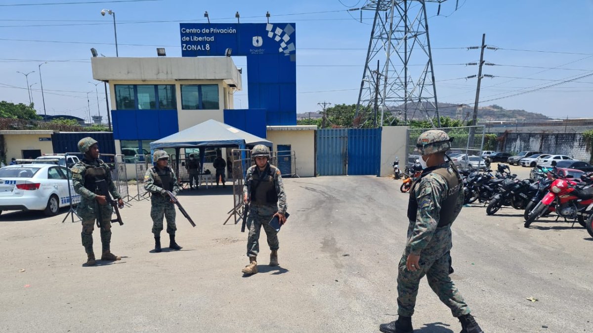 Fuerzas Armadas permanecen en los exteriores del centro penitenciario