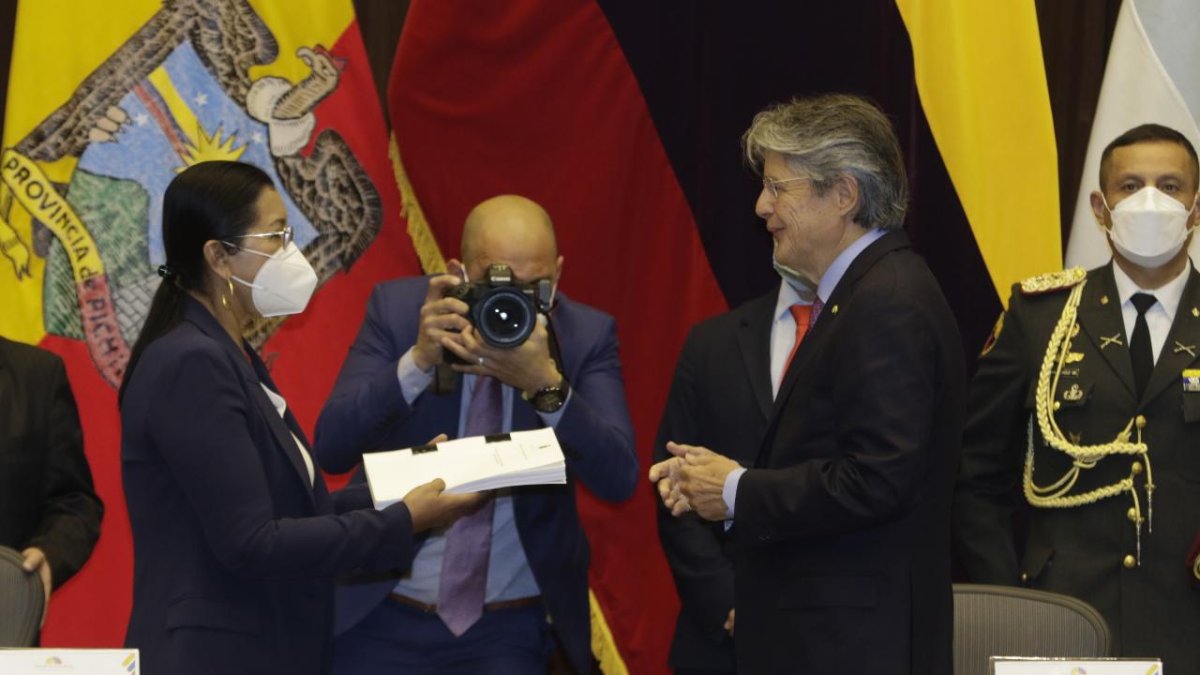 El pasado 24 de septiembre de 2021, el presidente de la República, Guillermo Lasso, entregó la propuesta legal a la presidenta de la Asamblea, Guadalupe Llori.