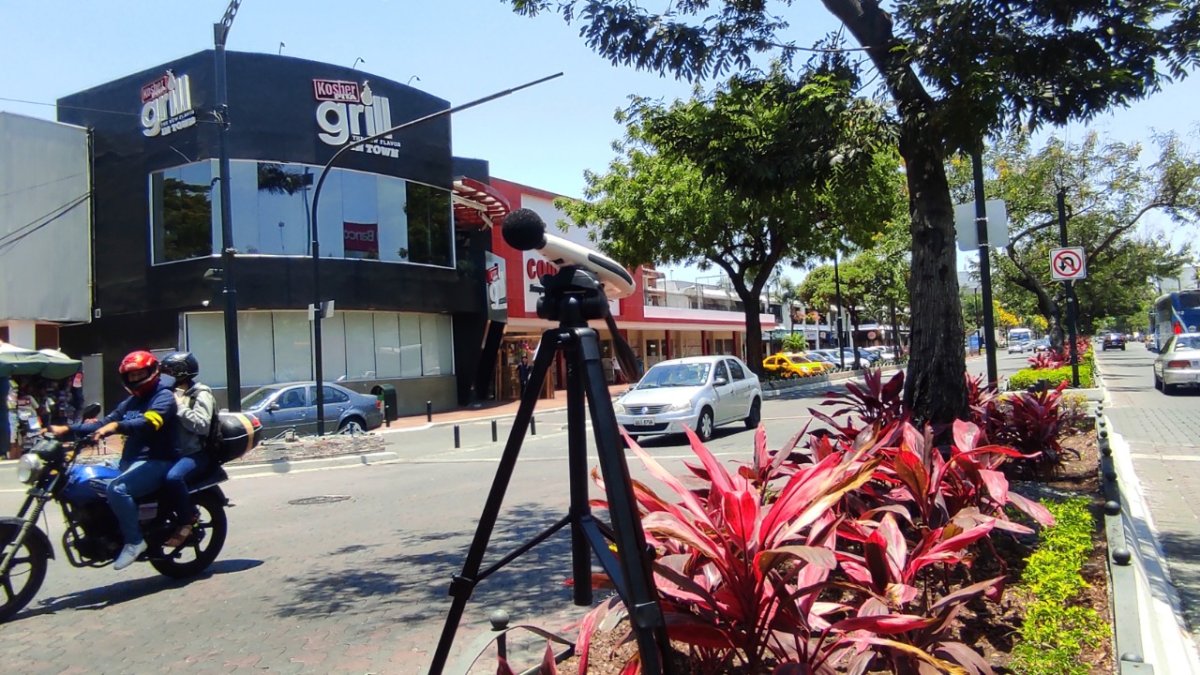 Acción. El Municipio mide y analiza los ruidos en la Víctor Emilio Estrada.