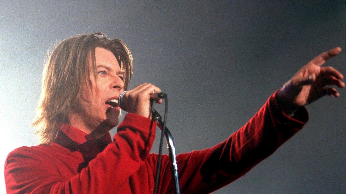 Fotografía de archivo de David Bowie durante un concierto en Viena.