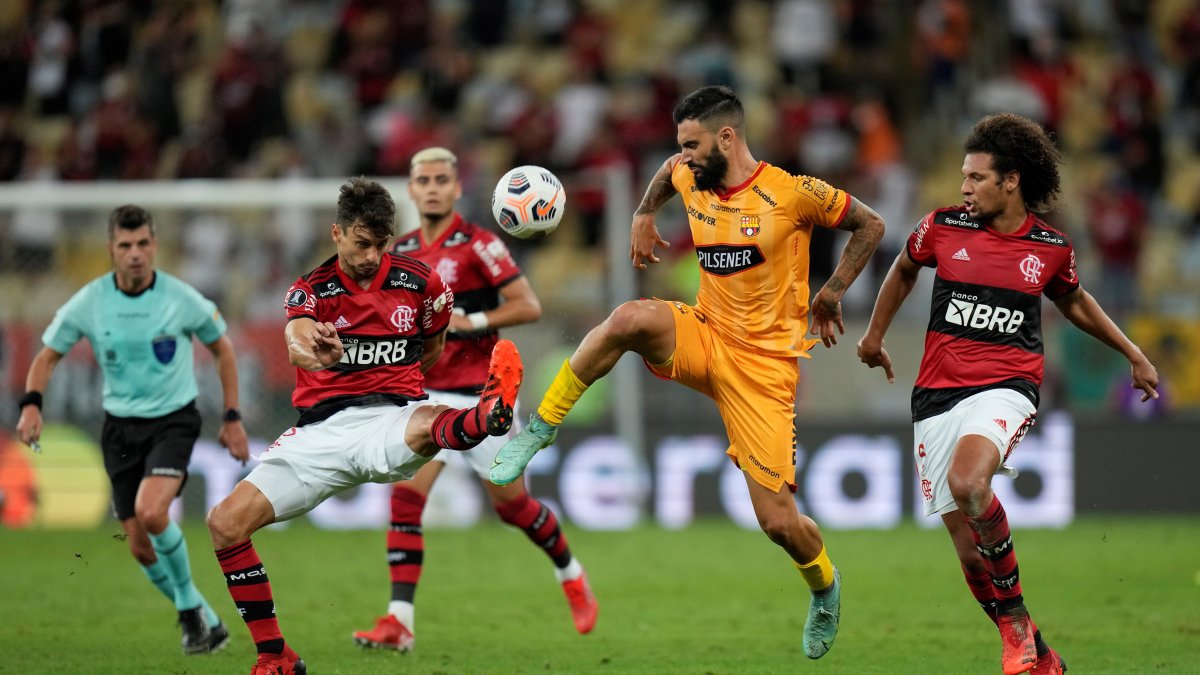 Barcelona y Flamengo buscan un cupo para a final de Libertadores.