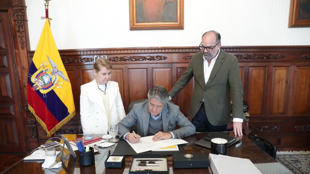 El presidente Lasso firmó el decreto de estado de excepción en el sistema carcelario.