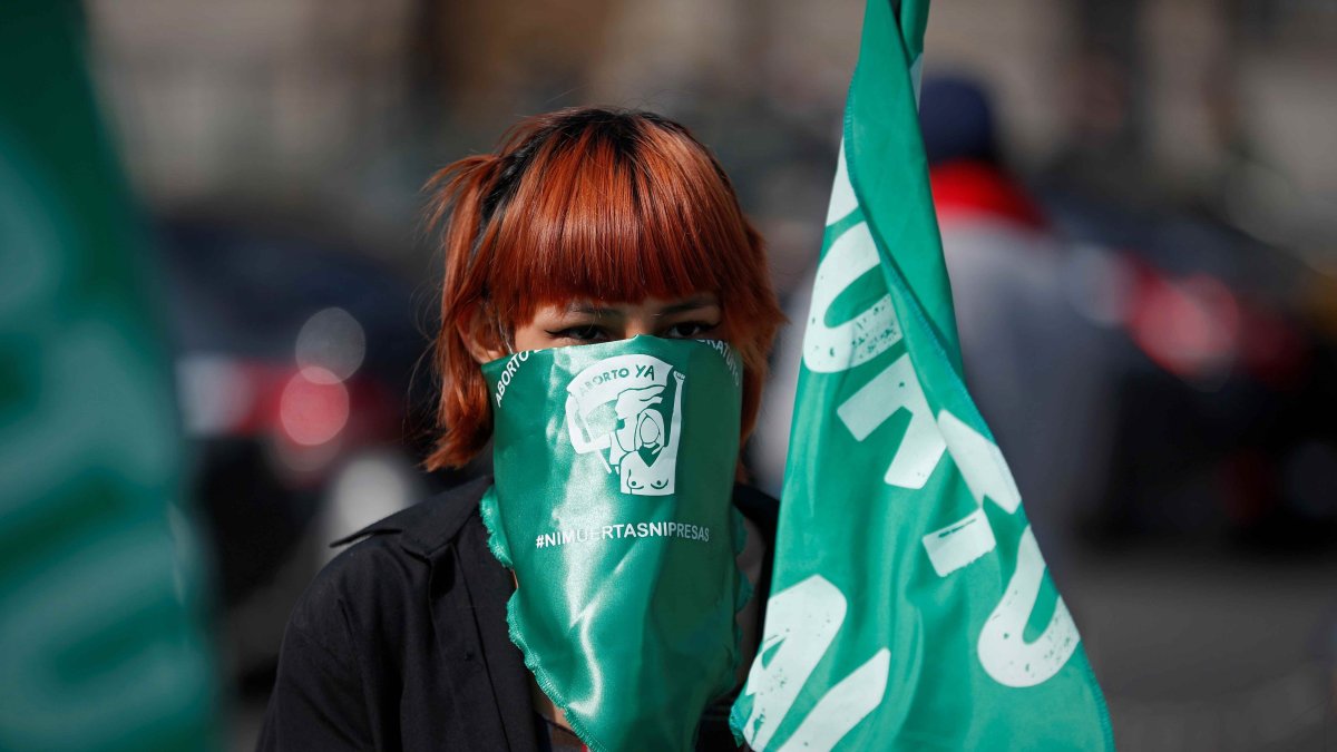 Las adolescentes en Perú reclaman al Gobierno políticas de salud sexual para evitar los embarazos. Paolo Aguilar / EFE