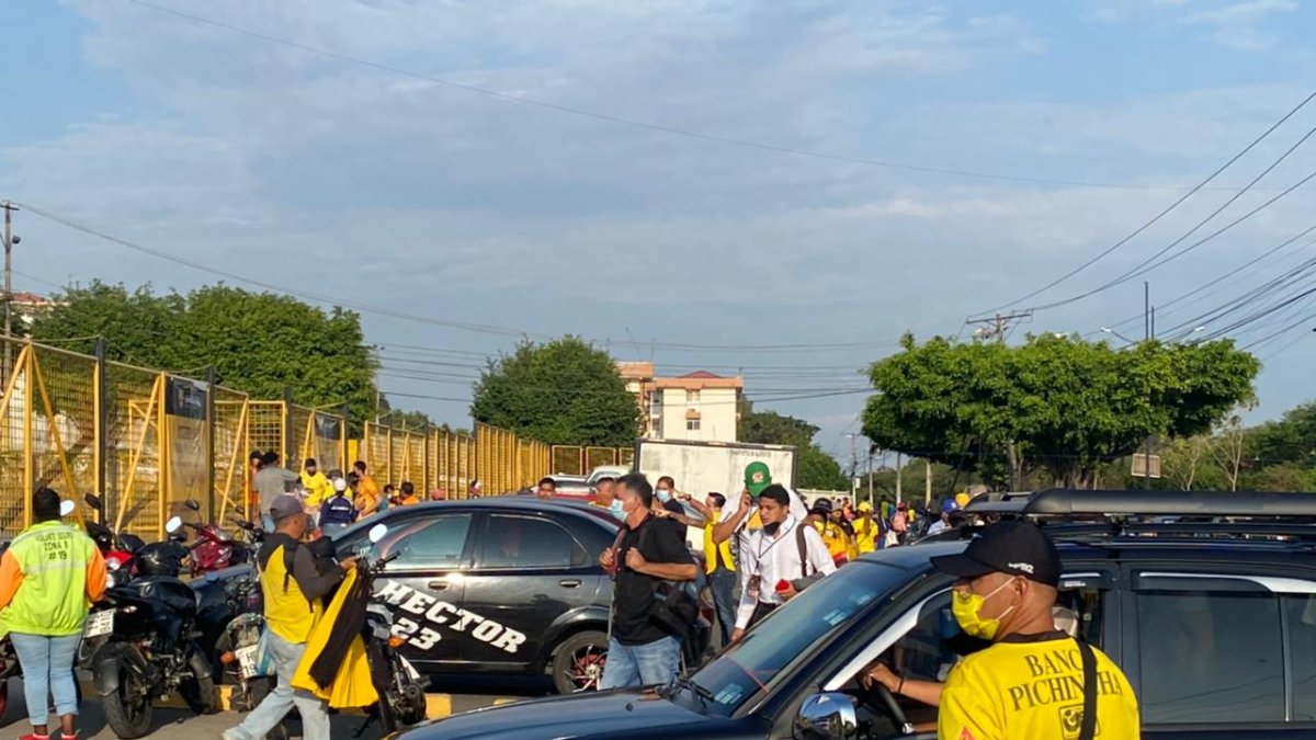 La tarde de hoy, la avenida Barcelona fue testigo de la vuelta de los hinchas al estadio