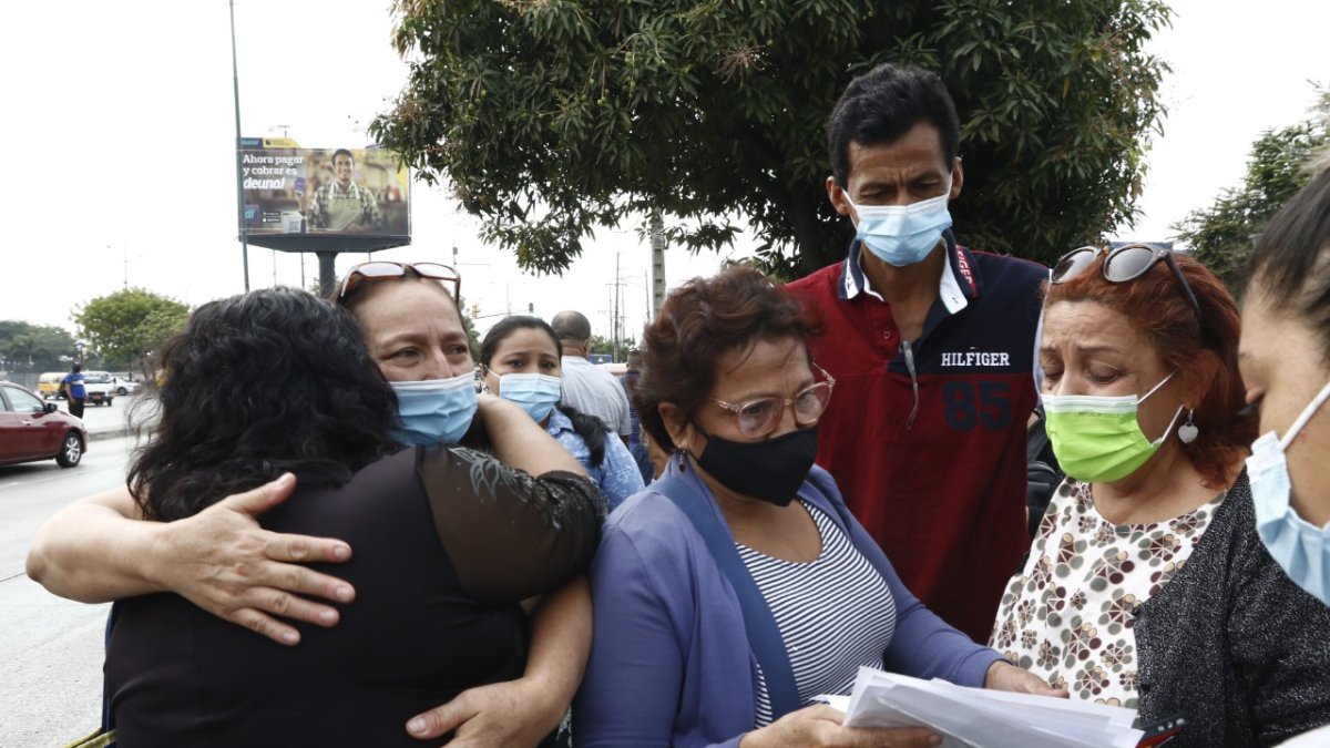 Familiares de reos fallecidos a la espera de información.