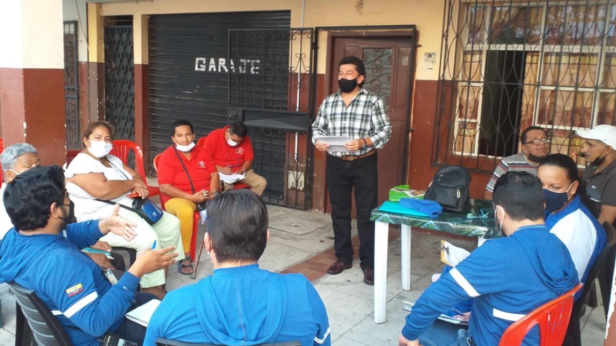 La reunión se desarrolló con representantes de CNEL y de la Policía Comunitaria.