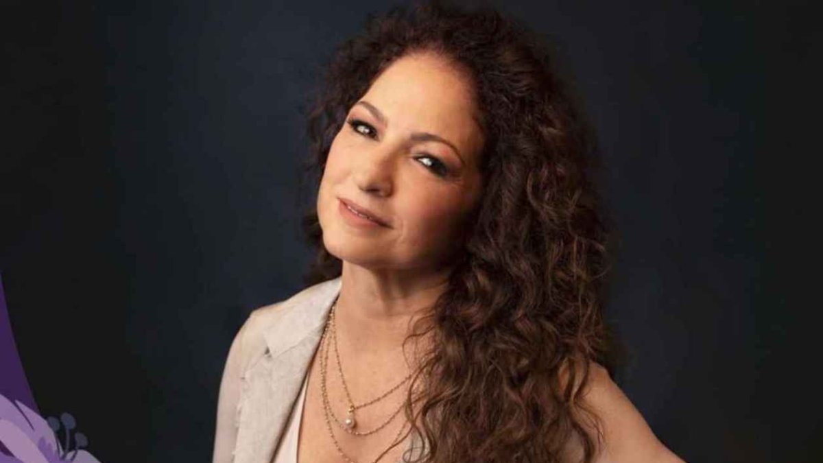 La artista revela que su maestro de música amenazó con matar a su madre.