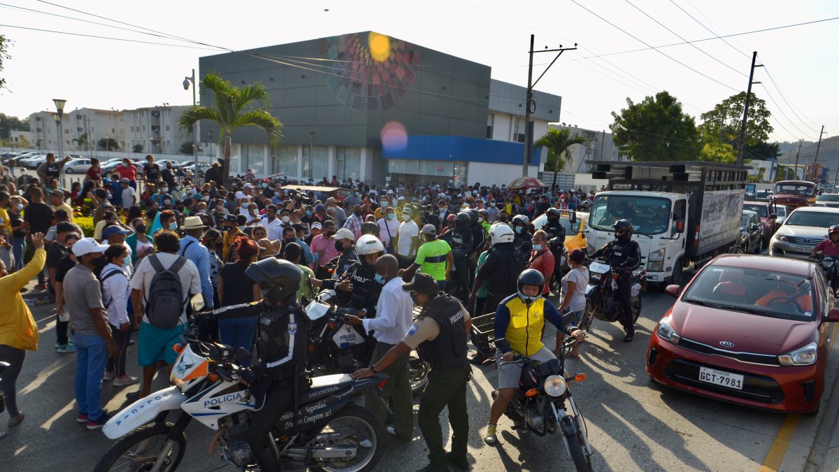 Familiares de ppl cerraron momentáneamente el tránsito en los exteriores de la Policía Judicial