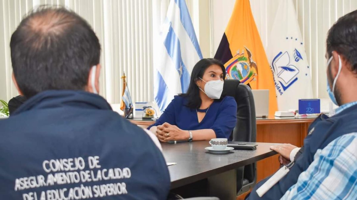 Autoridades de la Universidad de Guayaquil y del Caces coordinan la jornada que se desarrollará del 15 al 17 de octubre.