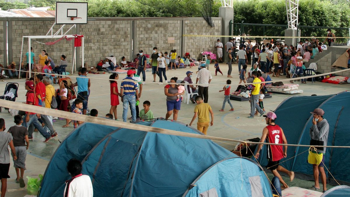 Fotografía de archivo de migrantes venezolanos en un centro de integración ciudadana de Arauquita, localidad fronteriza y perteneciente al departamento de Arauca (Colombia).