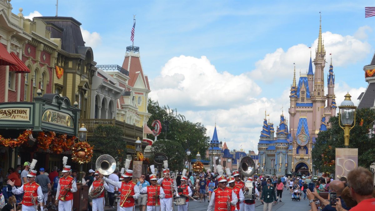Walt Disney World celebra su 50 cumpleaños convertido en el mayor conjunto de parques de atracciones.