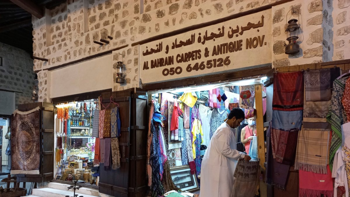 Zoco de la ciudad de Sharjah, capital de este pequeño emirato colindante con Dubái que trata de brillar al lado del más famoso y atractivo vecino con una oferta más cultural.