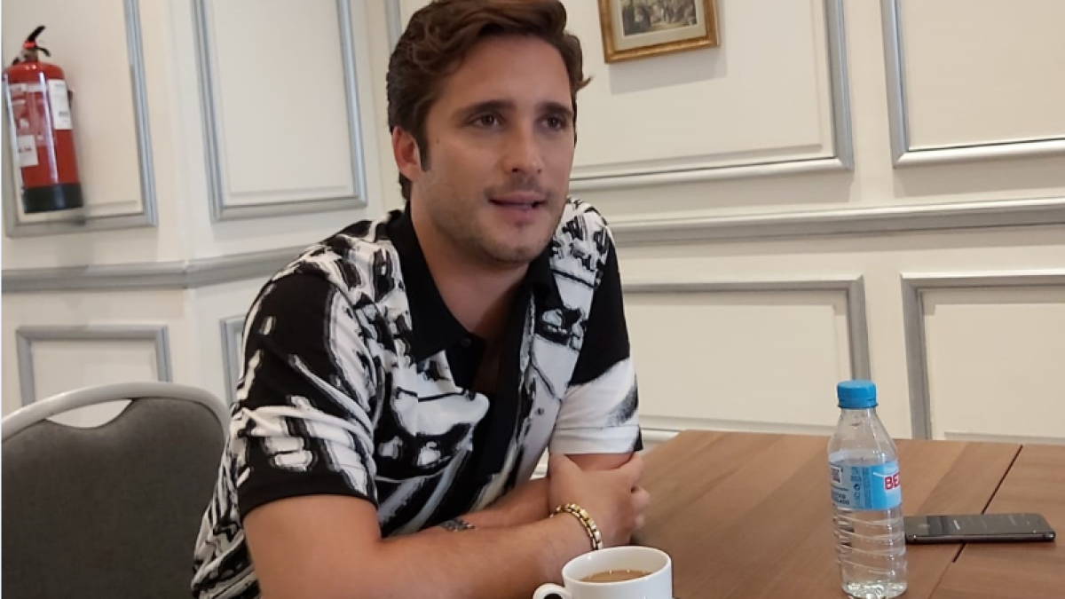 Mientras está por estrenarse la nueva temporada de la serie de El Sol de México, Diego Boneta trabaja en su próximo proyecto, Brujo.