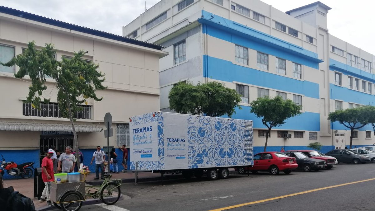 El bus donde supuestamente el Municipio puso en marcha el servicio.