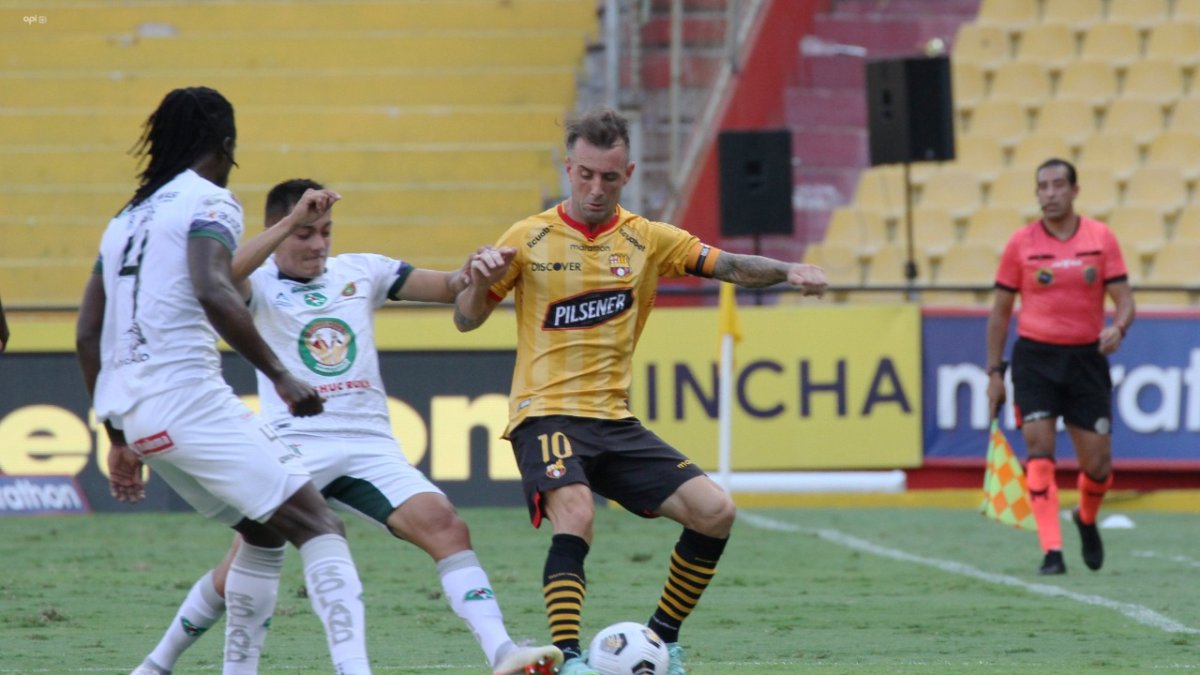 Los canarios van venciendo al Mushuc Runa con goles de Damián Díaz y Carlos Garcés.