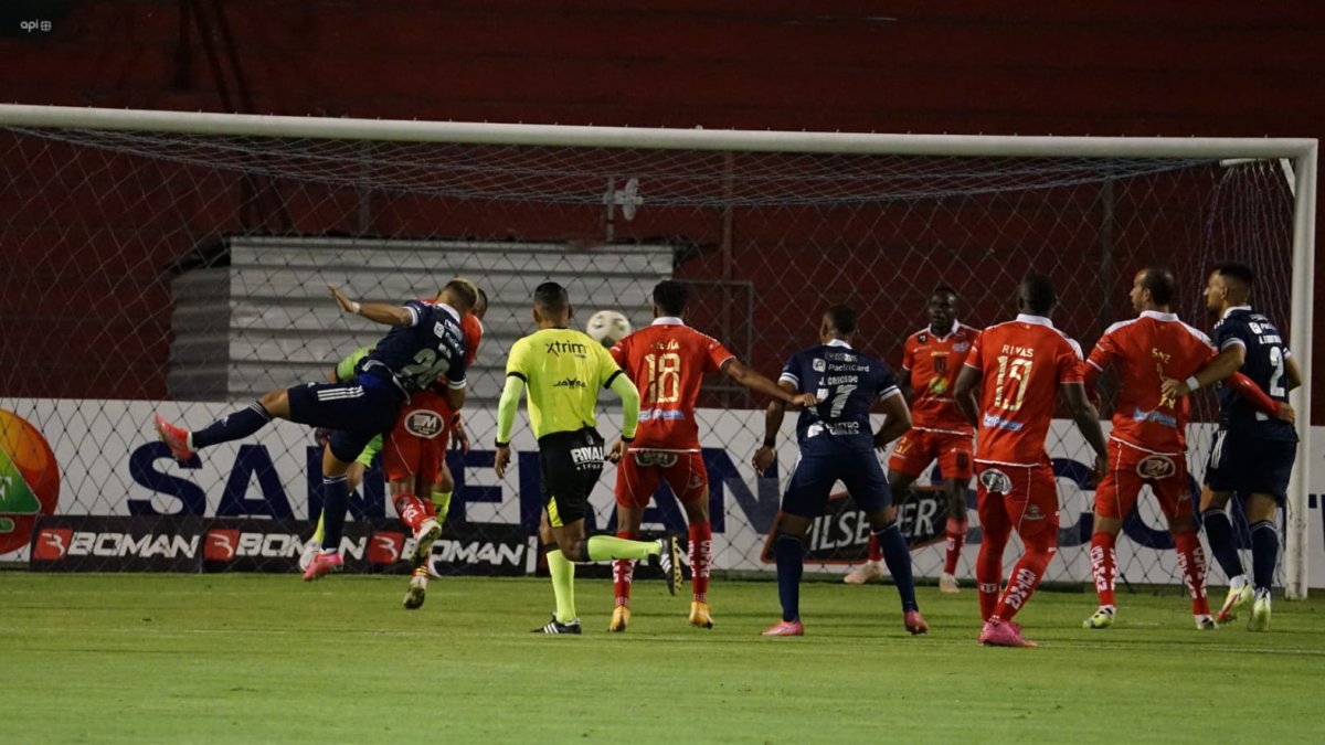 Técnico Universitario derrotó a Emelec en la fecha 9 de la  segunda etapa de LigaPro.