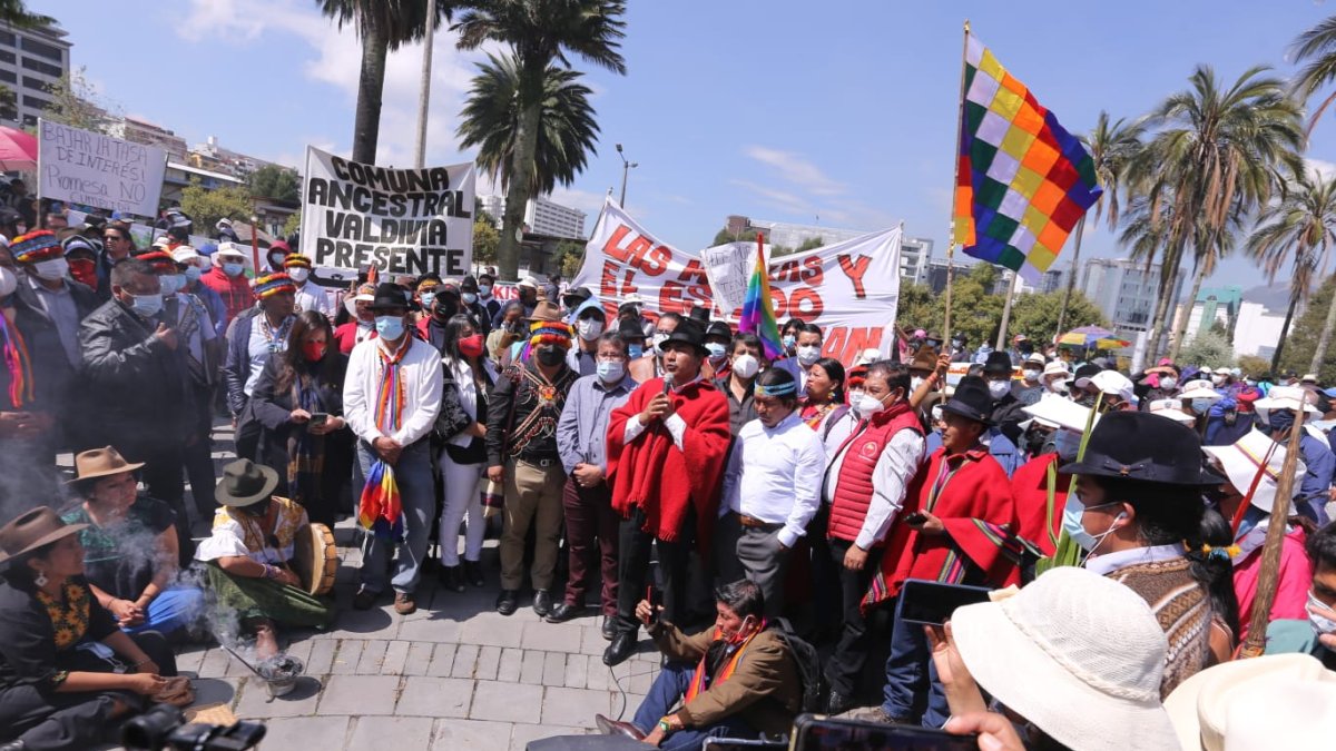 Dirigentes indígenas mientras avanzan a Carondelet.