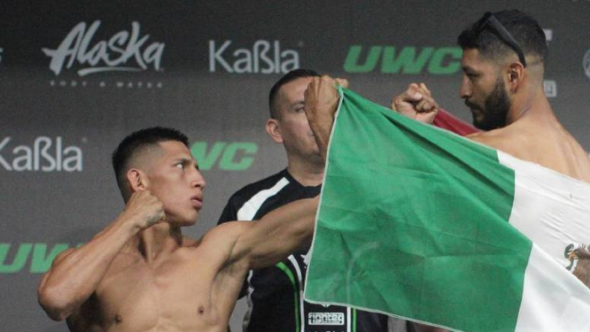 Christian Rivas (Izq.) se llevó la victoria por decisión unánime