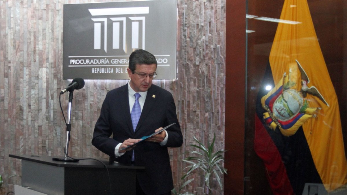 Juicio. El abogado del Estado Íñigo Salvador dice que acudirá a todas las instancias parlamentarias a defenderse en el caso