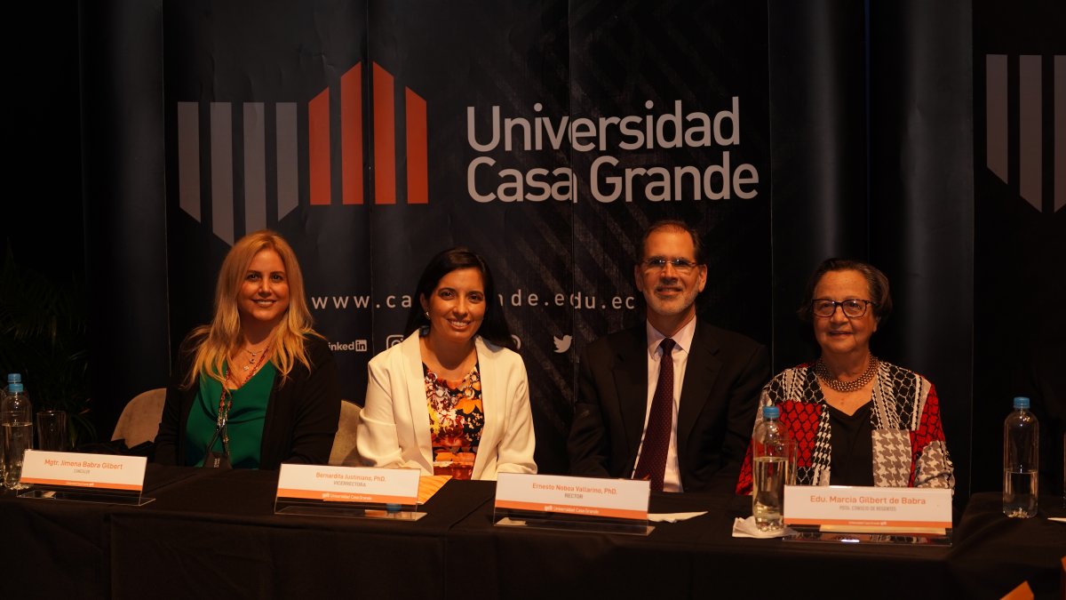 Jimena Babra, Canciller de la Universidad Casa Grande; Bernardita Justiniano, vicerrectora académica; Ernesto Noboa, rector; y Marcia Gilbert de Babra, presidenta del Consejo de Regentes de la UCG