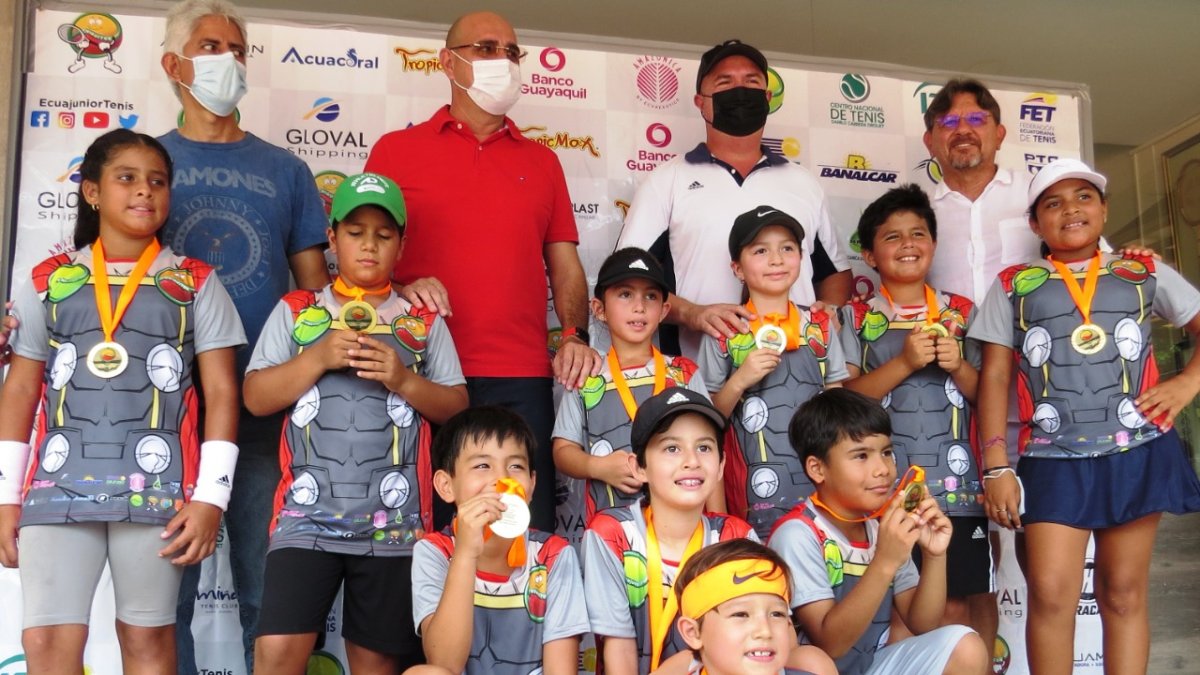 Los campeones y subcampeones del torneo que fomenta el crecimiento del tenis ecuatoriano.