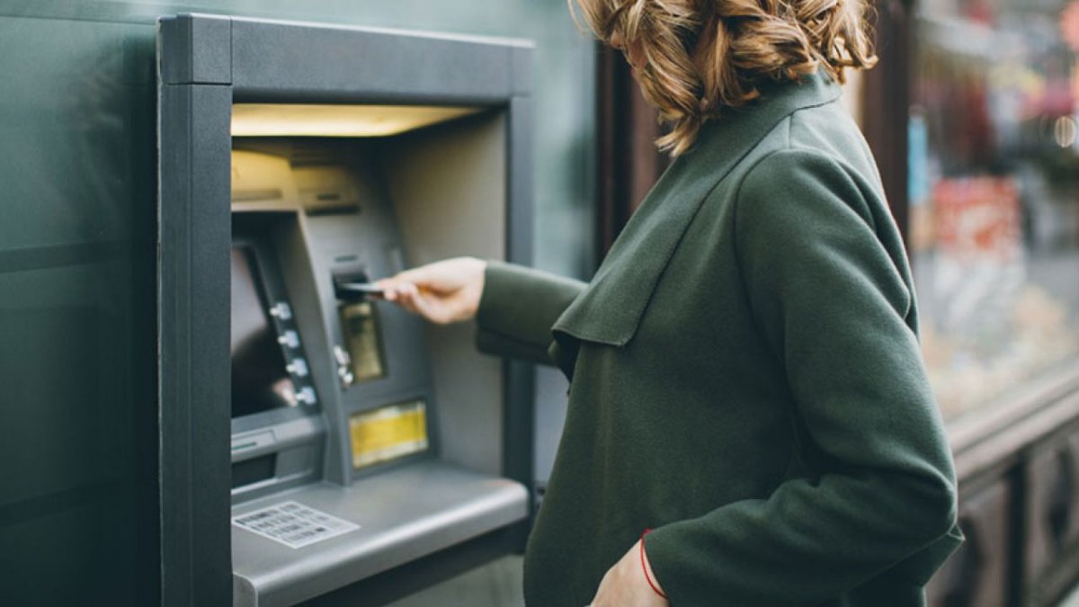 Los bancos recomiendan usar transacciones electrónicas durante los días de feriado..