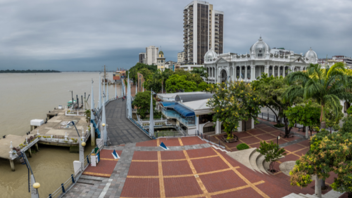 El Malecón Simón Bolívar es uno de los más visitados en los feriados.