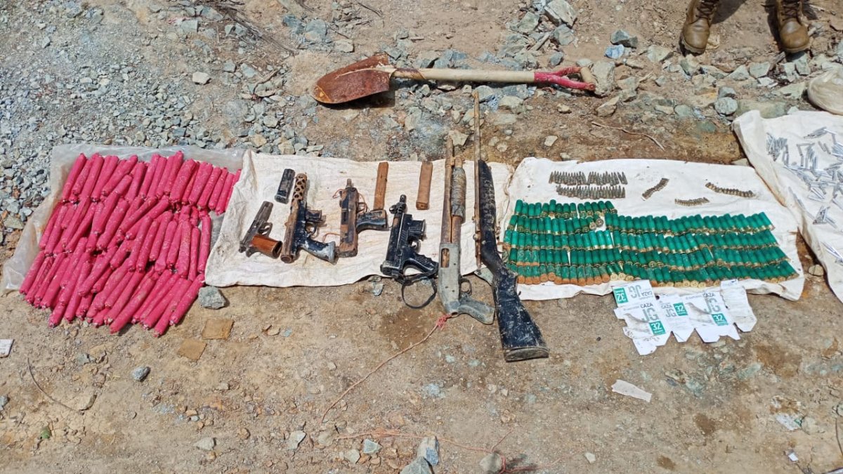 Material. Sigue el decomiso de armas y material usado para minería ilegal.