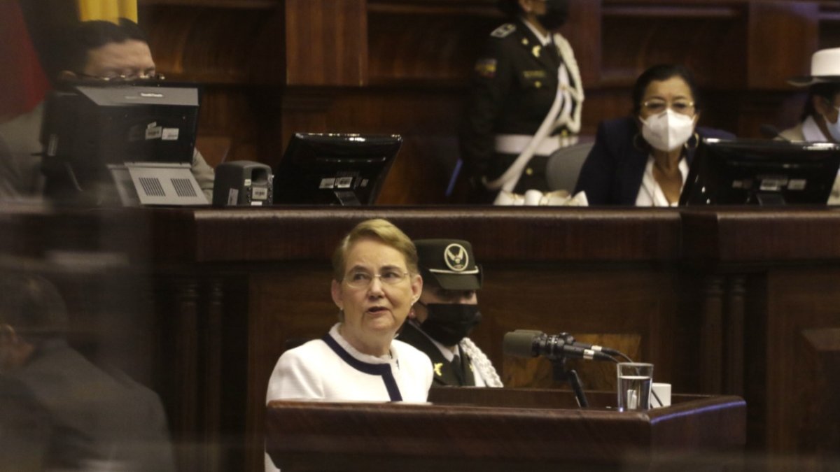 Ministra. Alexandra Vela presentó un diagnóstico de la situación de la seguridad en el país y no trazó una sola política para afrontar la crisis carcelaria.