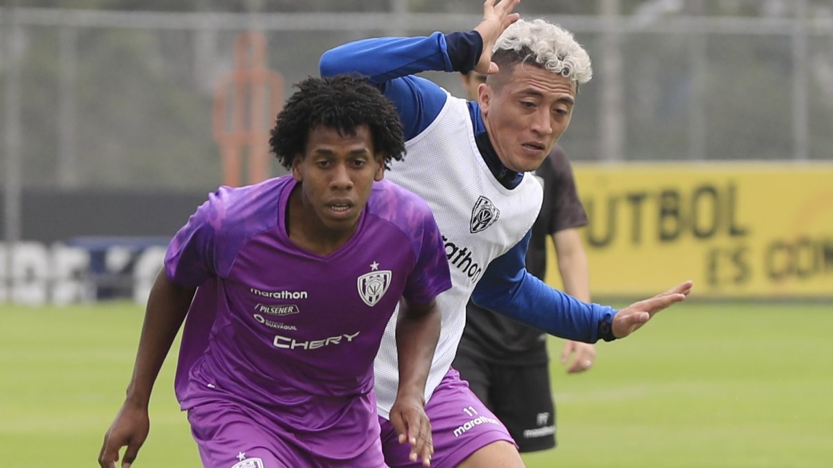 José Hurtado fue citado para la selección nacional, para los partidos contra Venezuela y Colombia.