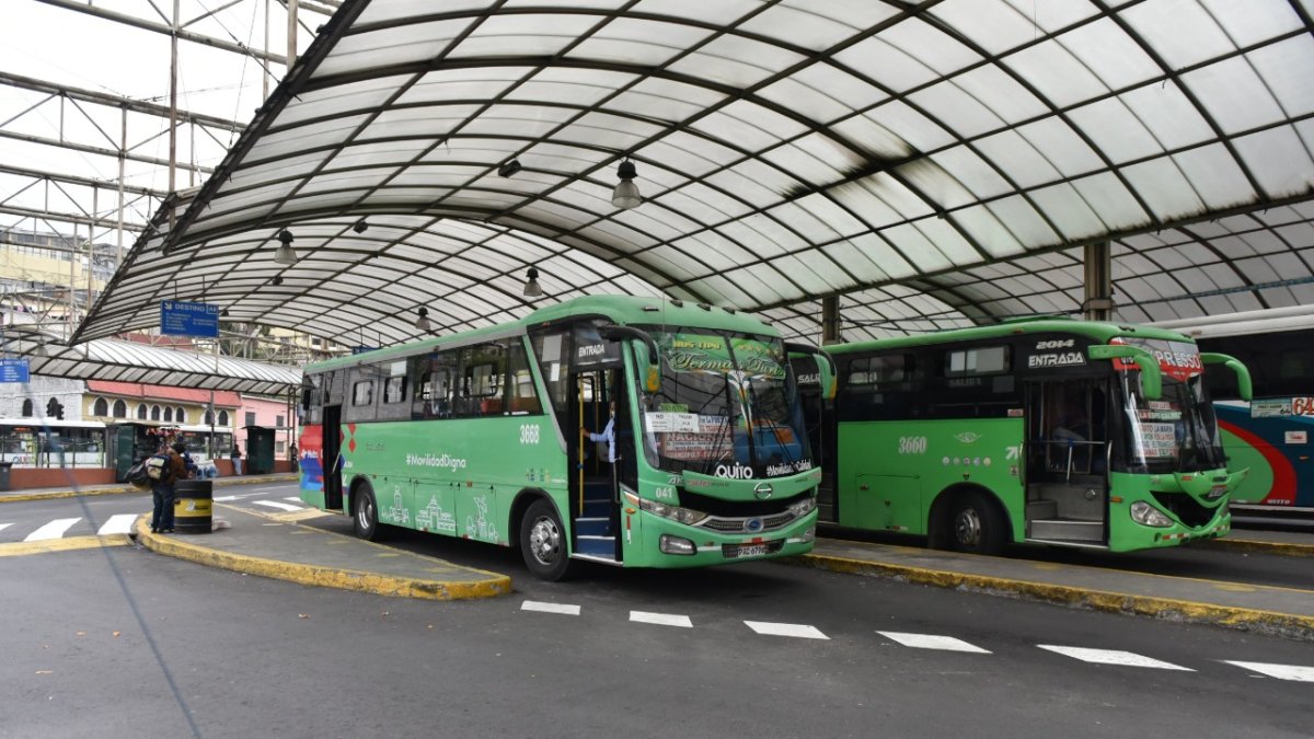 Quito. La Cooperativa Termas Turis da servicio de transporte a las parroquias rurales.