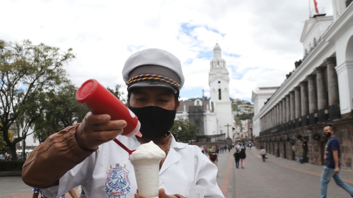 Tradición. En el Centro Histórico sobrevien los poncheros.