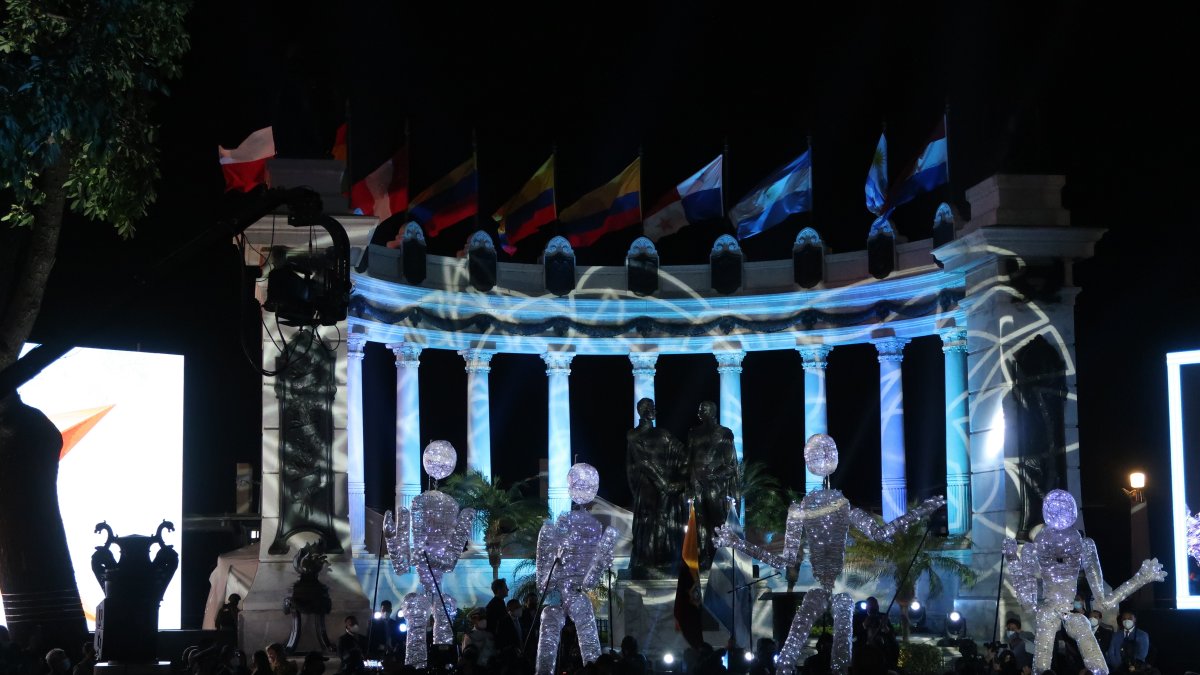 Monumento de la Independencia en el Malecón 2000.