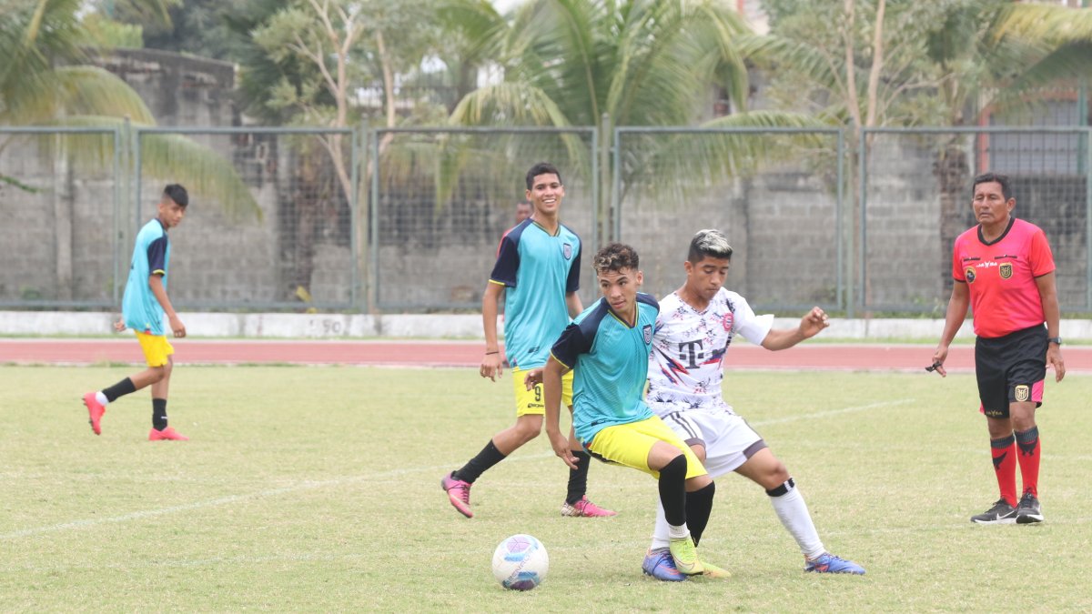 Yosman, de 16 años, nació en Caracas, pero se crió en el estado de San Cristóbal, donde está Táchira. Juega como ‘La Sota’ de Tigrillos F.C.
