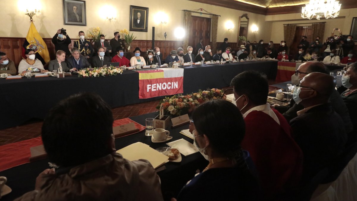 El presidente de la República, Guillermo Lasso, mantuvo una reunión con dirigentes de la Confederación Nacional de Organizaciones Campesinas, Indígenas y Negras FENOCIN.