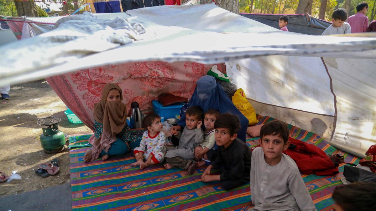 Niños agfanos en un campamento de refugiados en Kabul, en una imagen de archivo.