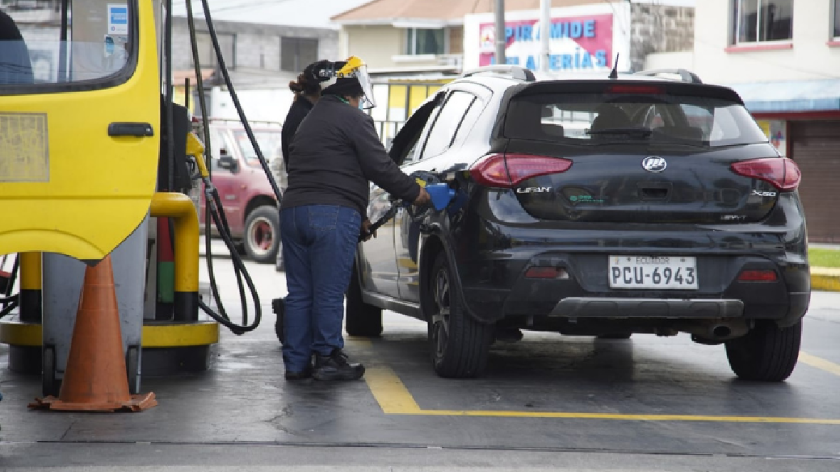 El precio del combustible subió 11 centavos este mes (octubre, 2021).