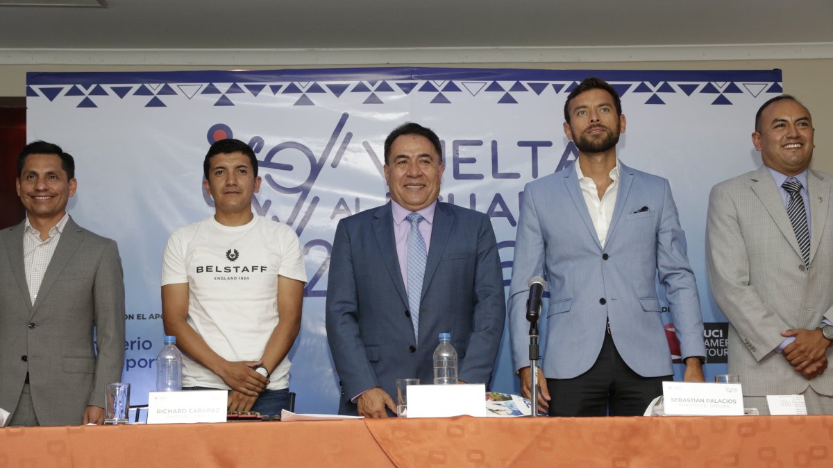 La Vuelta al Ecuador lleva el nombre de Richard Carapaz, quien agradeció por este homenaje.