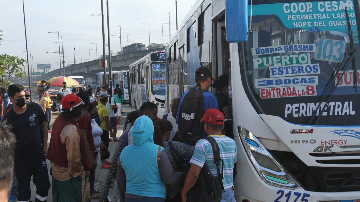 Escenario. Tanto los conductores de los buses como los pasajeros concuerdan que los hurtos ocurren al momento de subir a las unidades.