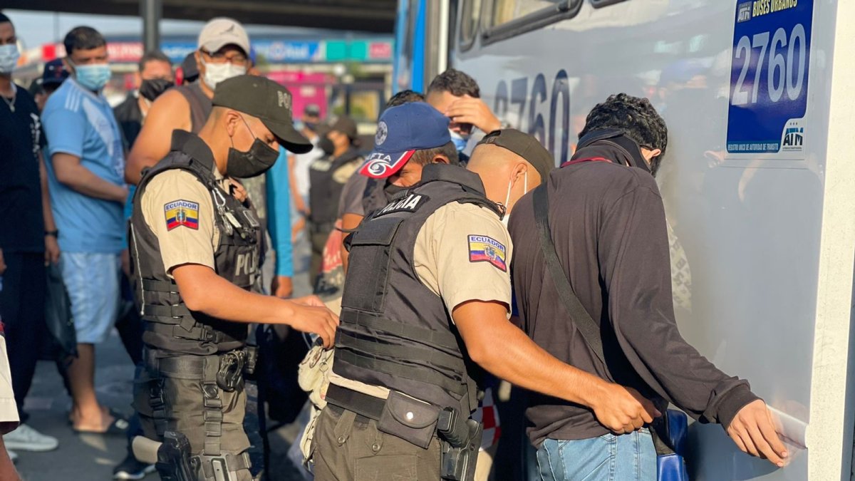 Acción. La Policía prometió aumentar los controles en los paraderos urbanos.