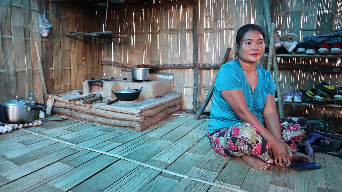 La tragedia birmana: padres refugiados en la India, hijos en la resistencia.