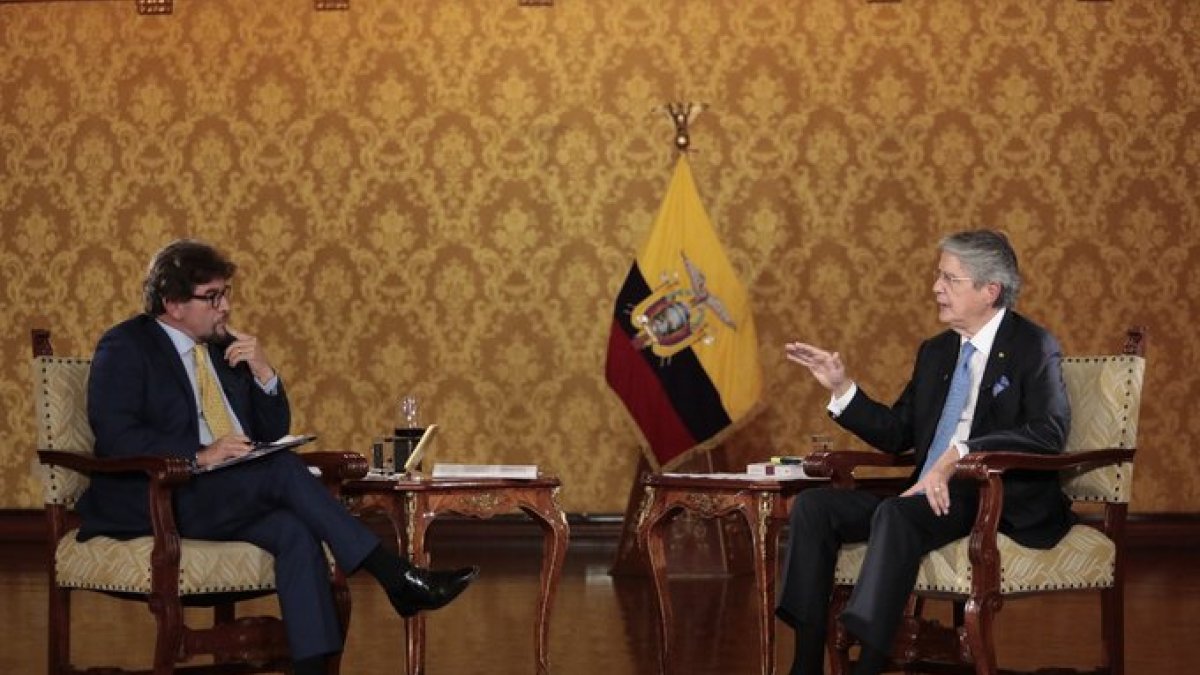 La noche de este 13 de octubre de 2021, el presidente de la República, Guillermo Lasso, dio una entrevista al periodista Carlos Vera.