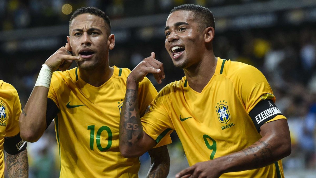 Neymar (i) y Gabriel Jesús comandarán la ofensiva de la selección brasileña.