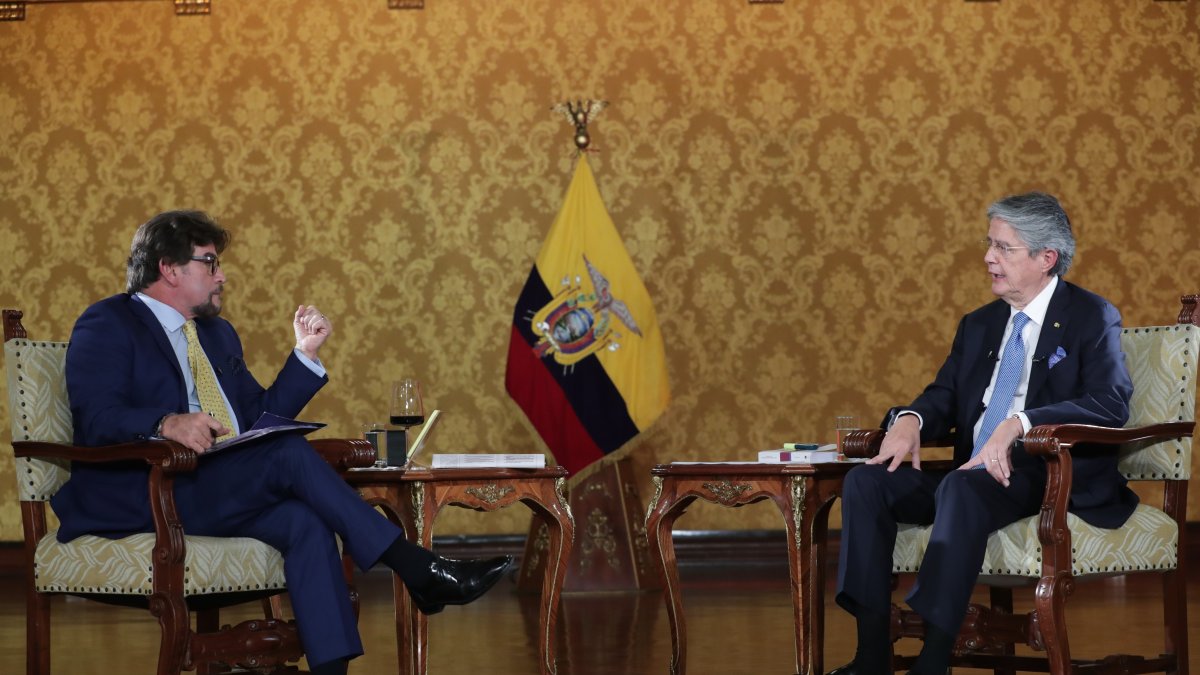 Entrevista del presidente Guillemo Lasso con el presentador Carlos Vera.
