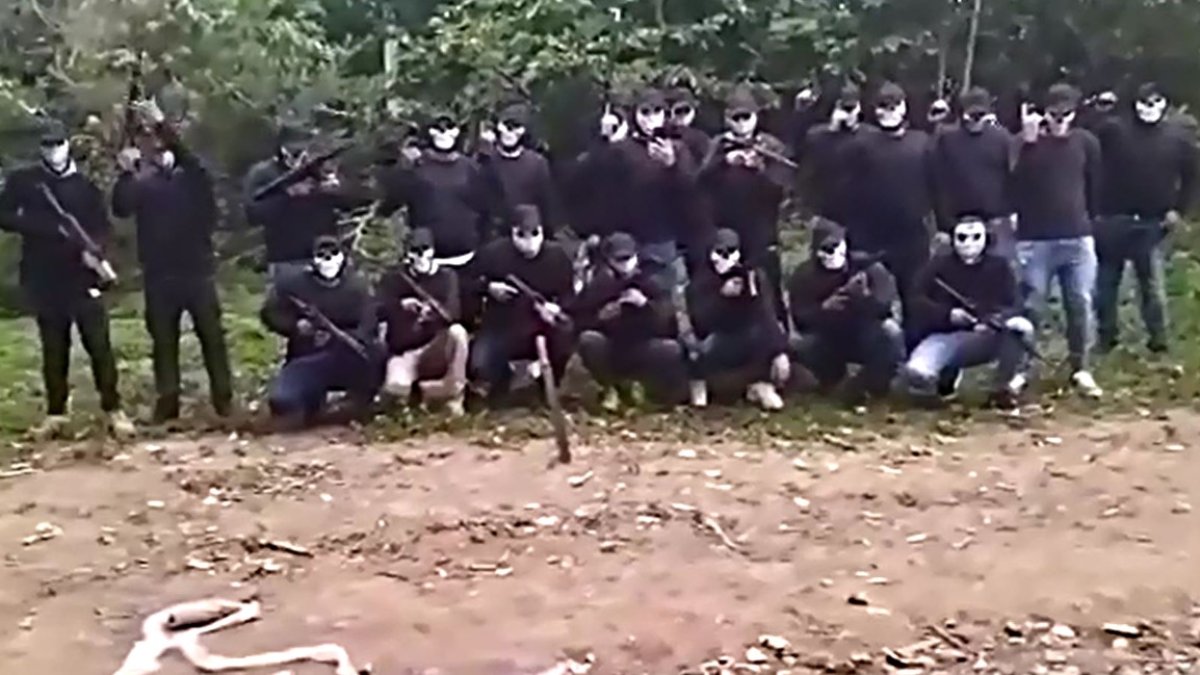 Encapuchados. Una veintena de hombres amenaza con eliminar a miembros de al menos cinco bandas.