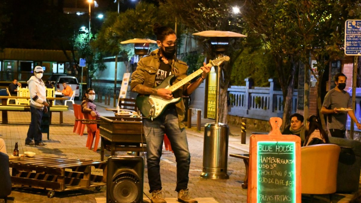 Entretenimiento. Los artistas animarán la noche en el barrio La Mariscal.