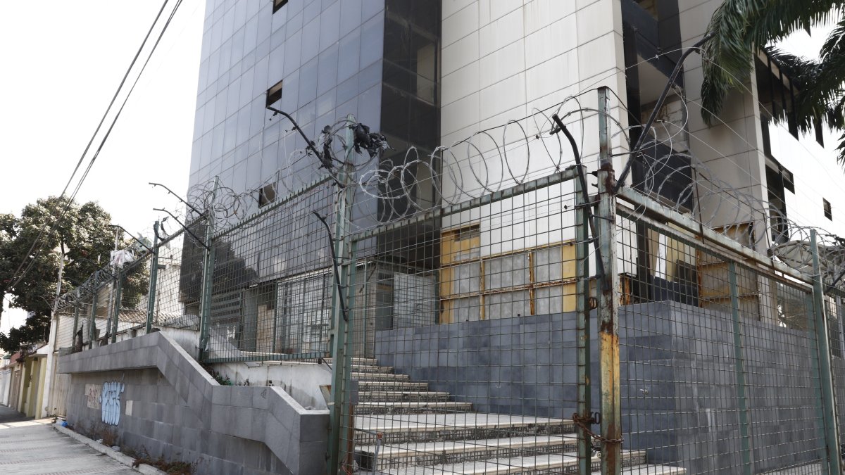Abandono. Este edificio lleva ya seis años sin ser utilizado por alguna institución o designado para algún servicio en la ciudad de Guayaquil.