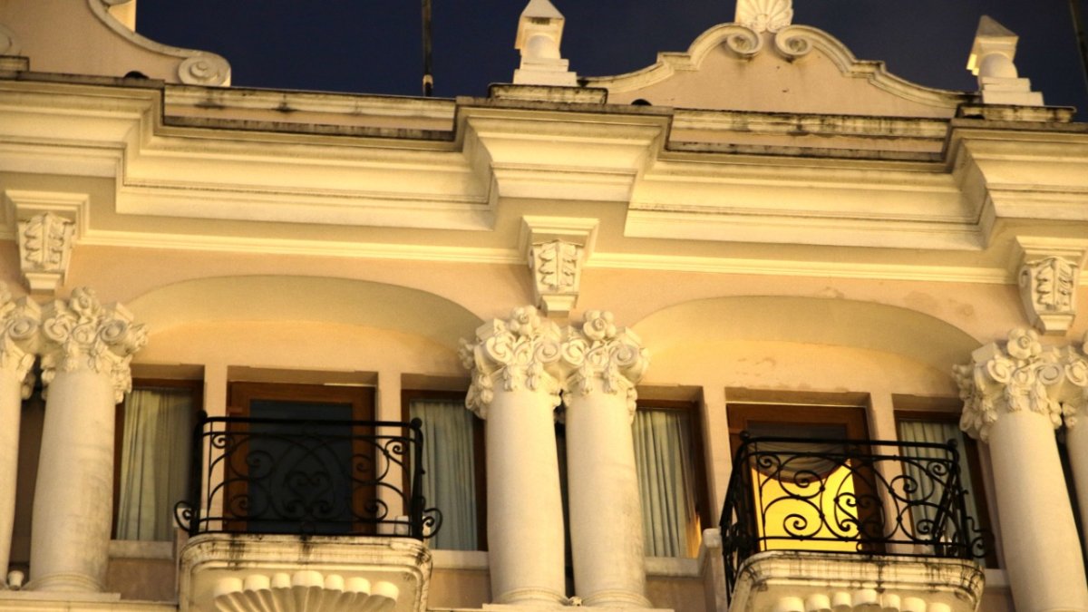 Flor de arupo. Originarios de Ecuador, su flor rosada significa poderío económico y estatus.