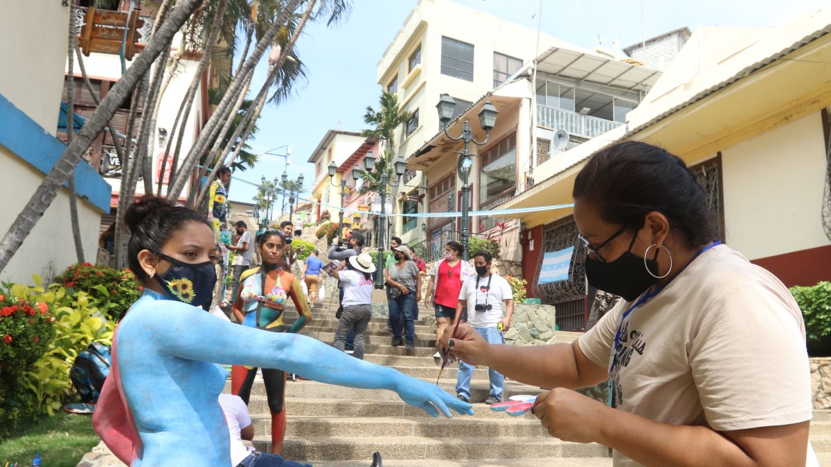 Programa. En las escalinatas del cerro Santa Ana se desarrolló el festival.