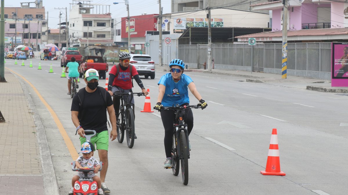 Actividad. La jornada se realizó por 17 kilómetros del norte de Guayaquil.